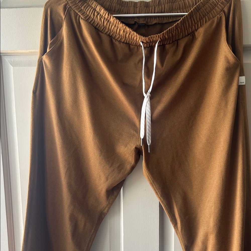Vuori Men's Camel Brown Drawstring Joggers